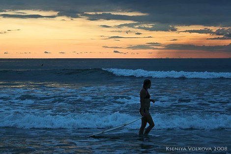 Sunset surfing Кута, Индонезия