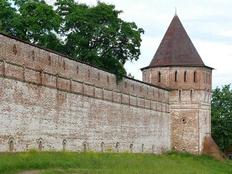 78. Южная стена монастыря Россия
