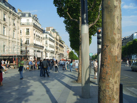 Те самые Елисейские поля — просто большая улица Париж, Франция
