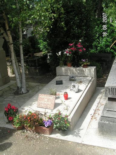 Здесь лежат Симона Синьори и Ив Монтан Париж, Франция