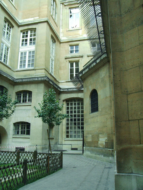 Внутренний двор тюрьмы Париж, Франция