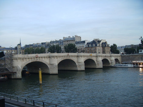 Самый старый мост Парижа на остров Сите. Называется Новый мост Париж, Франция