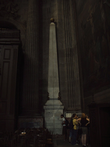 фЗнаменитый меридиан в церкви Сен-Сюльпис Париж, Франция