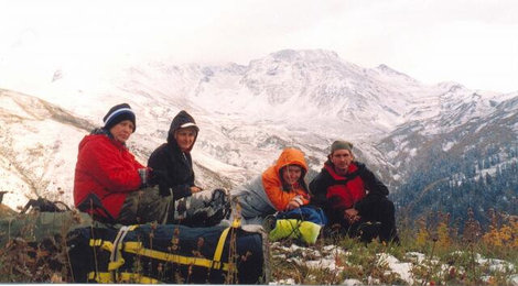 наша группа на Аишхе III за нами гора Лоюб-Цухе Сочи, Россия
