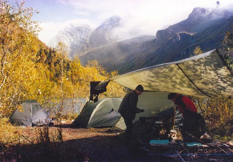 наш лагерь на озере Кардывач Сочи, Россия
