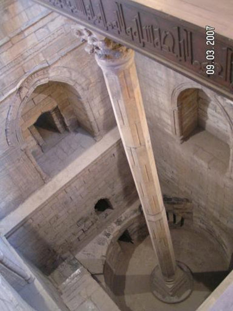 Старинный нилометр Каир, Египет