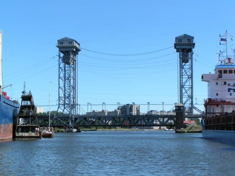 Разводной двухярусный мост. Калининград, Россия