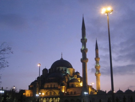 Конечно же, в этом городе мечети можно увидеть на каждом шагу Стамбул, Турция