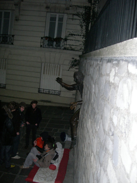 Памятник Марселю Эме Париж, Франция