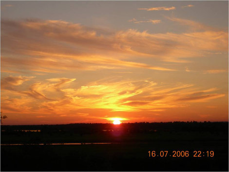 Облака, солнце и темнота Ханты-Мансийский автономный округ, Россия