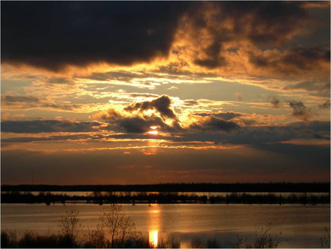 Игра облаков с солнцем Ханты-Мансийский автономный округ, Россия