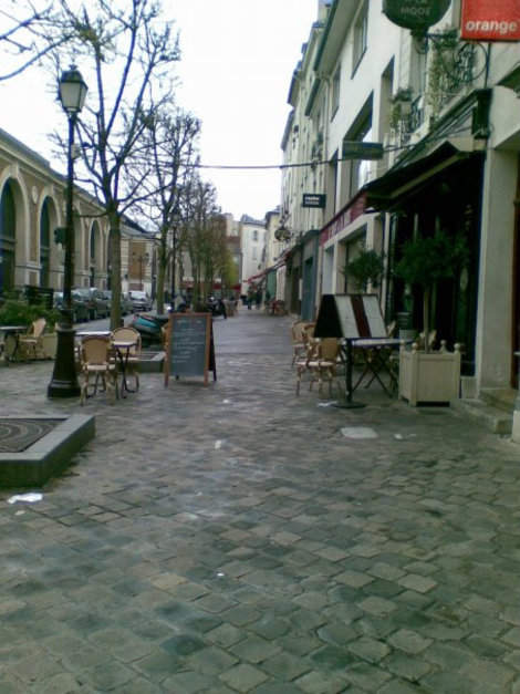 Кафе и рестораны открываются обычно ближе к вечеру Версаль, Франция