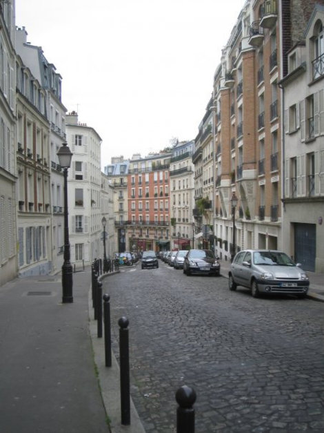 А завернув с туристических улиц в сторону, можно погулять по настоящему, нетуристическому Парижу Париж, Франция