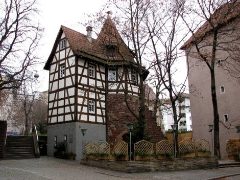 Один из самых старых домов в городе Штутгарт, Германия