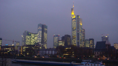 Вид на деловой центр города Франкфурт-на-Майне, Германия