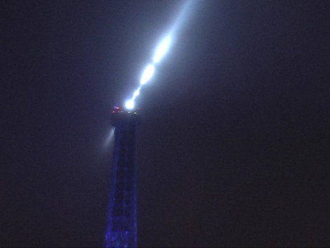 Прогулка по Сене на кораблике: Эйфелева башня Париж, Франция