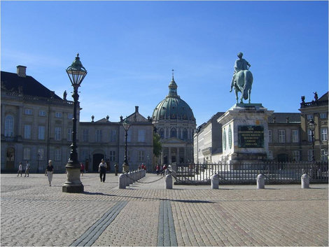 Площадь перед дворцом Амалиенборг
