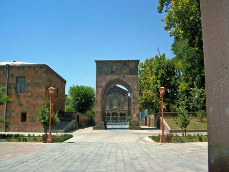 ворота Трдата