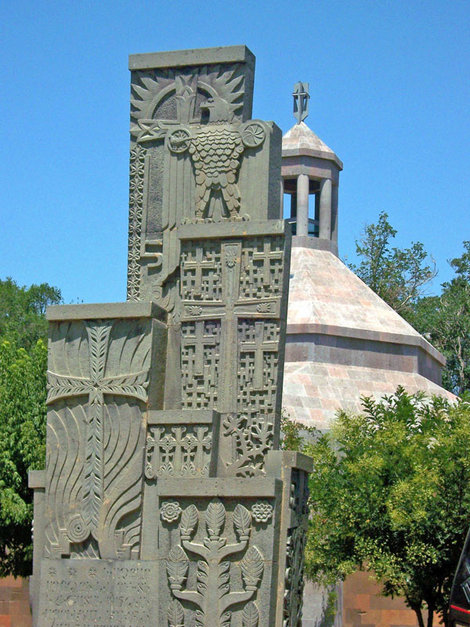 хачкар жертвам геноцида 1915 года Вагаршапат, Армения