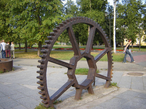 Памятник машиностроительной промышленности Петрозаводска.