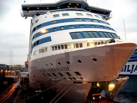 Паром Серенада прибыл в порт Стокгольма Стокгольм, Швеция