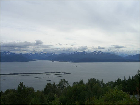 87 вершин и видно как плывут паромы в разные стороны Мольде, Норвегия
