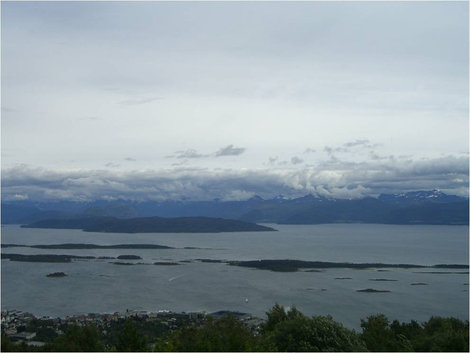 Внизу — город, а вдали — красота Мольде, Норвегия