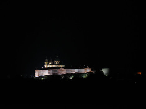 Замок в 11в. был передан монахам-бенедиктианцам.
