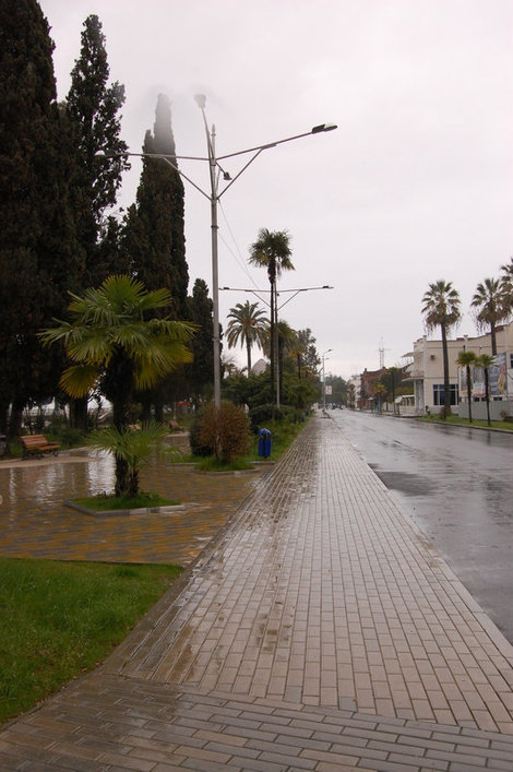 Идеальная улица идеального города Сухум, Абхазия
