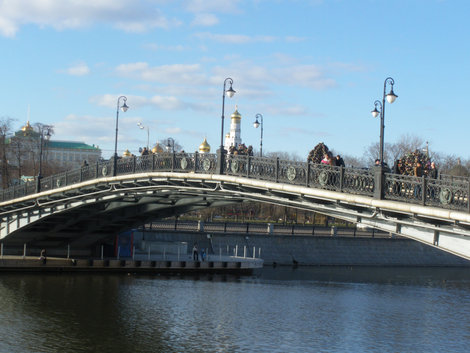 Лужков мост Москва, Россия