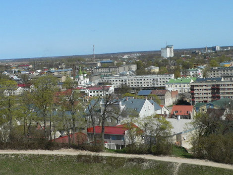 Вид на Раквере с высоты крепости. Раквере, Эстония