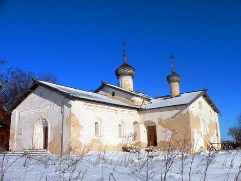 Церковь на кладбище. Новая Ладогa, Россия