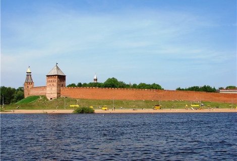 Вид на Кремль со стороны Ярославова дворища. Великий Новгород, Россия