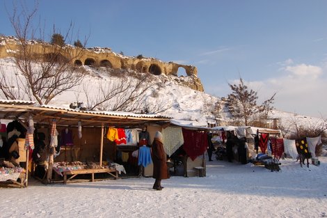 Мини-Рынок у подножья горы Кольцо Кисловодск, Россия