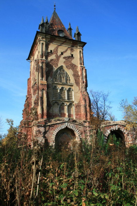 Эта искусственная руина построена в готическом стиле архитектором -А.А.Менеласом в 1825-1827 годах. Пушкин, Россия