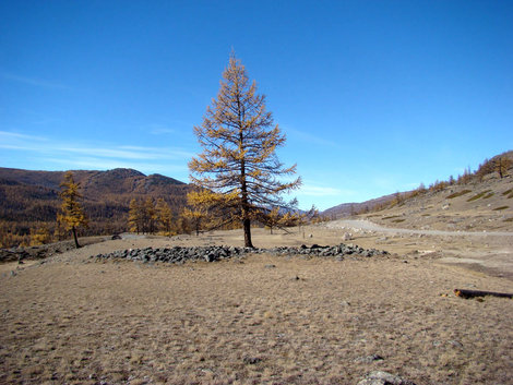 Могильный курган. Долина реки Джазатор. Республика Алтай, Россия