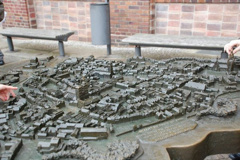 Бронзовый макет старого города Штральзунд, Германия