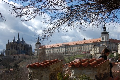 Вид на колледж иезуитов и собор Святой Варвары Кутна-Гора, Чехия