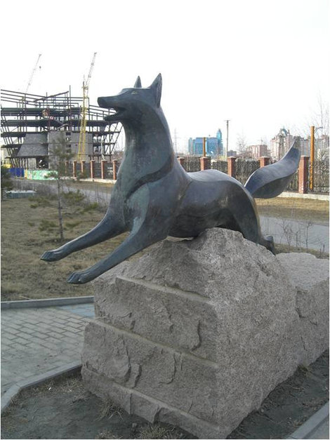 Памятник Черному лису