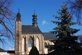 Церковь Всех Святых построена на монастырском кладбище после 1400 года