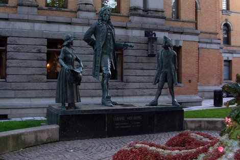 Скульптуры у Национального театра. Осло, Норвегия