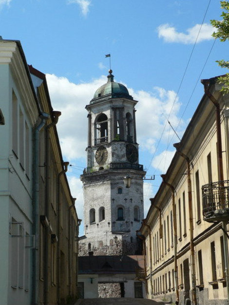 Часовая башня  — колокольня Кафедрального собора (Крепостная ул. 5, во дворе). Выборг, Россия