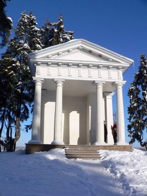 Павильон Храм Нептуна нач. 19в, воссоздан в 2000г Выборг, Россия