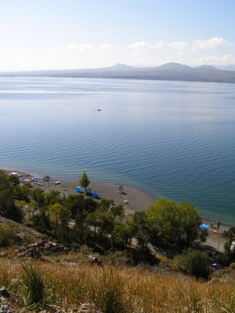 Озеро Севан и горы Армении. Севан, Армения