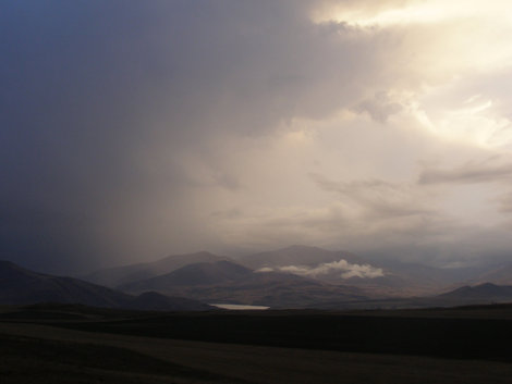 Озеро Севан и горы Армении. Севан, Армения