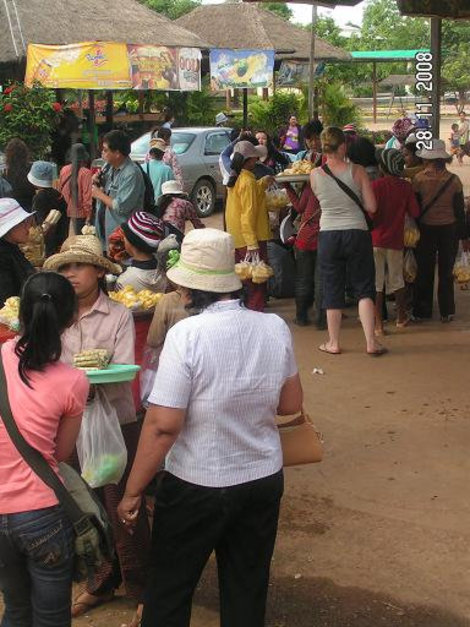 Торговцы тут как тут Камбоджа