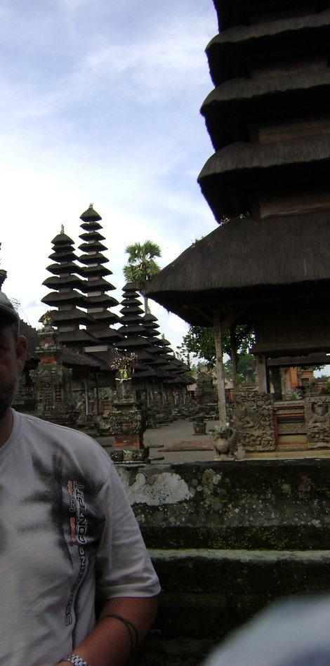 в балийких храмах есть что-то от пагод, не находите? Бали, Индонезия