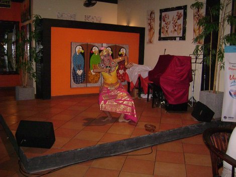 вот такие танцы Бали, Индонезия