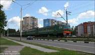 Что мне очень нравится в Дубне — так это электричка, идущая через весь город, просто по улицам, как какой-нибудь московский трамвай. От одного конца города до другого дубненцы нередко путешествуют именно по железной дороге.