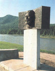 Памятник В.Я. Шишкову.